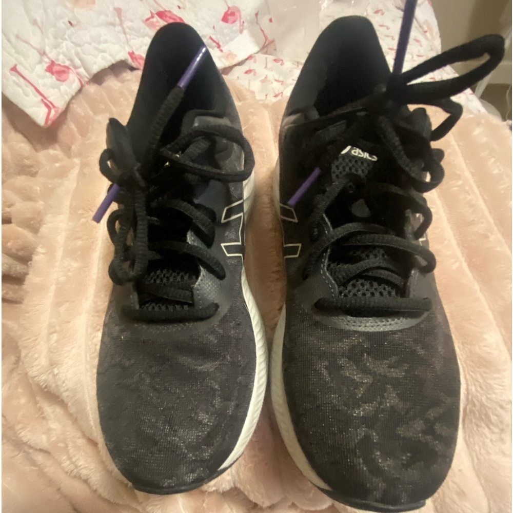 ASICS - Picture 2 of 5